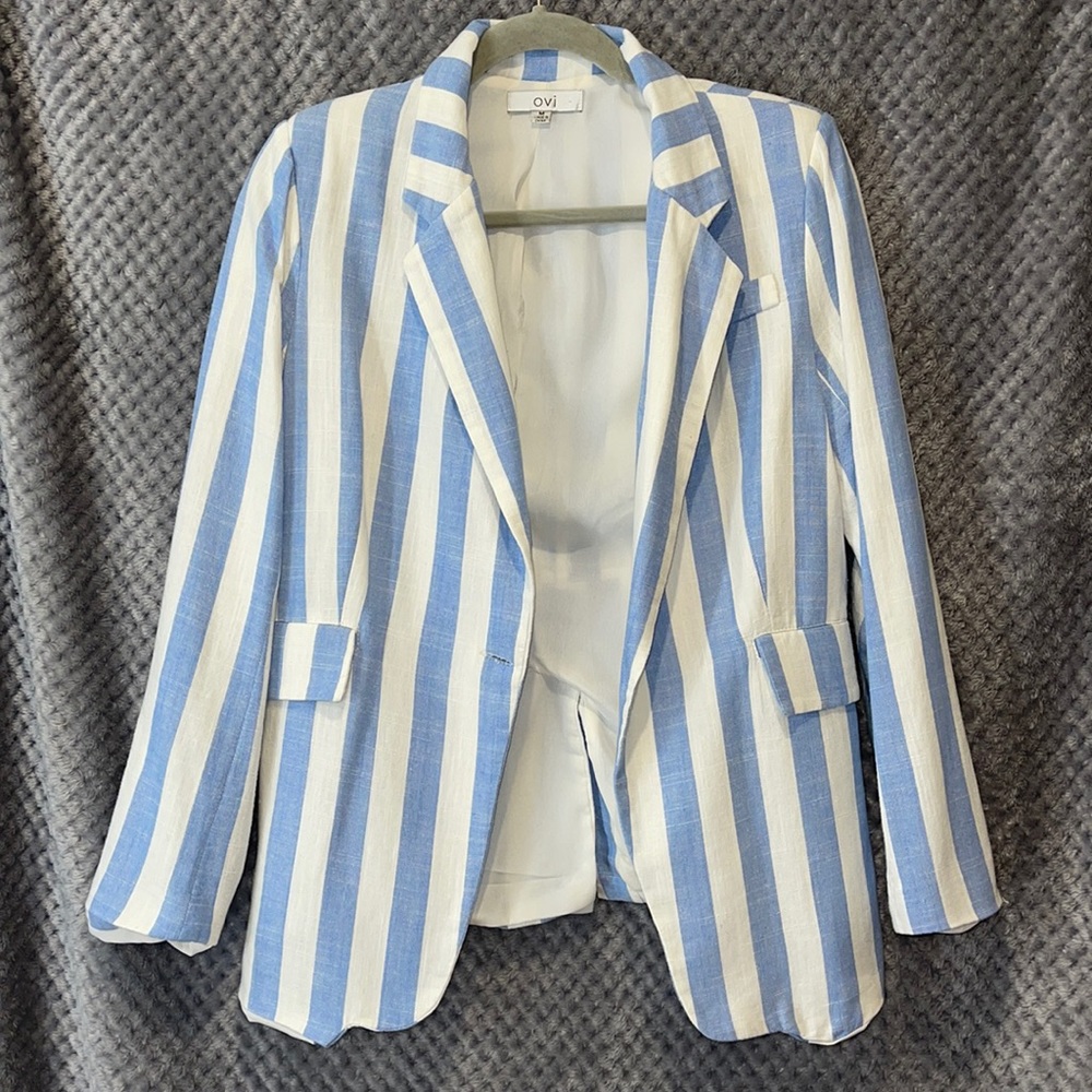 OVI medium woman’s White and blue striped blazer